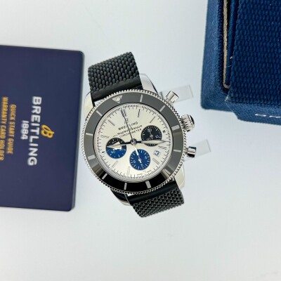 Montre Breitling Superocean Heritage II B01 Chronograph 44