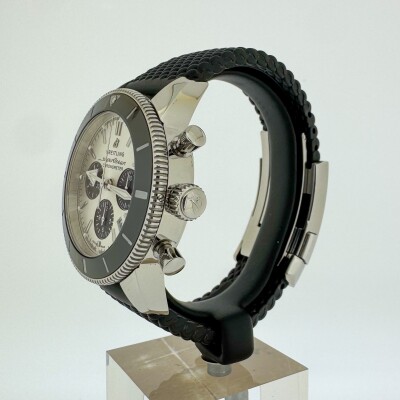 Montre Breitling Superocean Heritage II B01 Chronograph 44