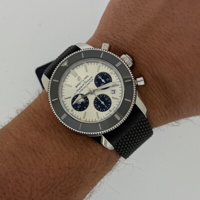 Montre Breitling Superocean Heritage II B01 Chronograph 44