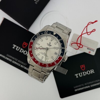 Montre TUDOR Black Bay GMT 79830RB.