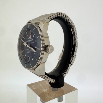Montre Breitling Superocean Heritage AB2010.