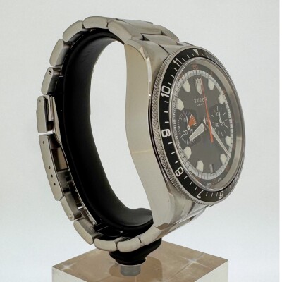 Montre Tudor Heritage Chronographe 70330N.