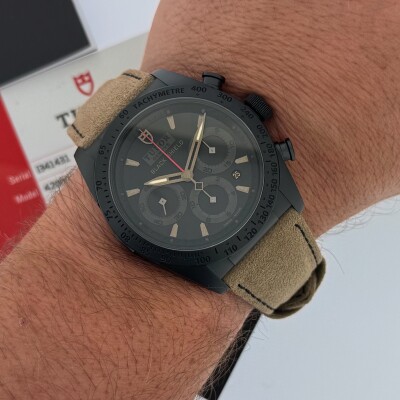Montre TUDOR Fastrider Black Shield 42000CN.