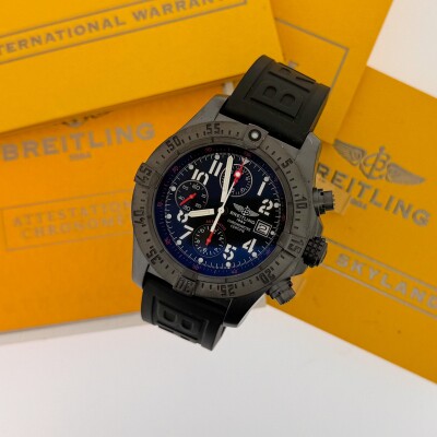 Montre Breitling AVENGER Skyland Chrono Ltd Edition M13380.
