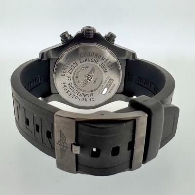 Montre Breitling AVENGER Skyland Chrono Ltd Edition M13380.