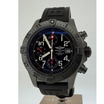 Montre Breitling AVENGER Skyland Chrono Ltd Edition M13380.