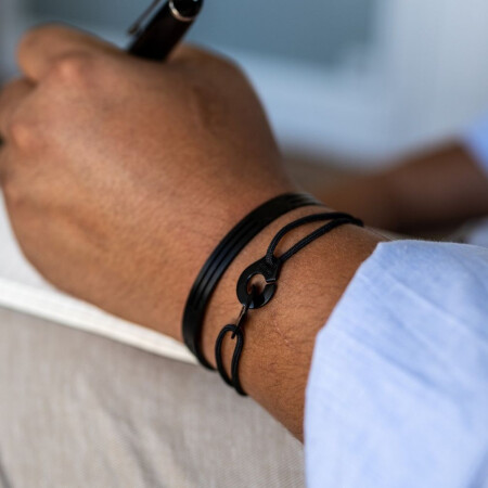 Bracelet sur cordon Menottes dinh van R15 en titane noir