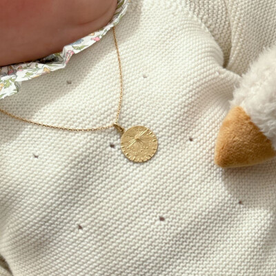 Médaille Arthus Bertrand Pluie d'Etoiles en or jaune poli, 18mm