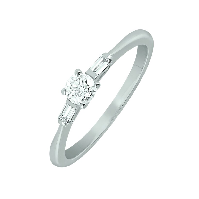 Solitaire or blanc Diamant 0.25 carat sertis griffes accompagné de diamants baguettes