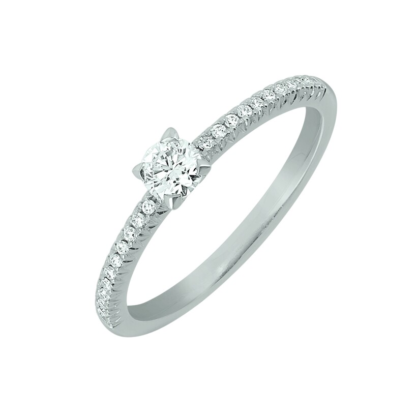 Solitaire or blanc Diamant 0.24 carat sertis griffes accompagné de diamants