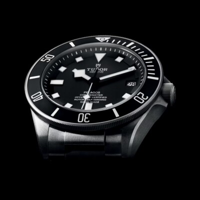 Montre TUDOR Pelagos disque noir mat en céramique, bracelet en titane