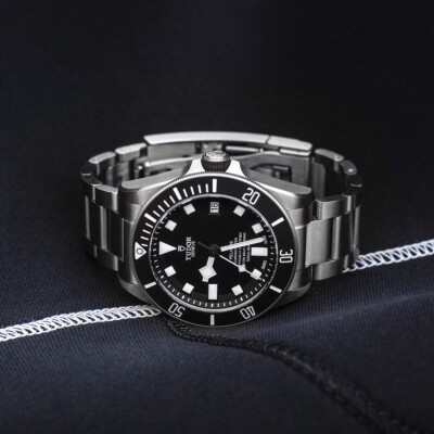 Montre TUDOR Pelagos disque noir mat en céramique, bracelet en titane