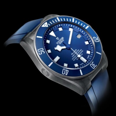 Montre TUDOR Pelagos disque bleu mat en céramique, bracelet en titane