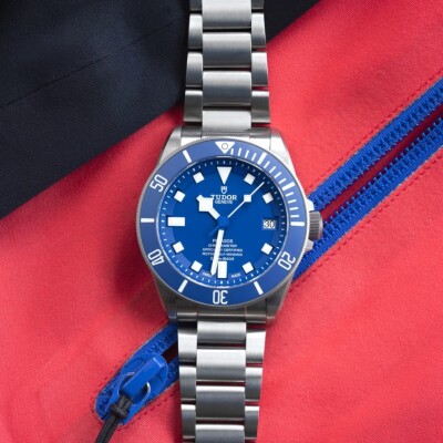 Montre TUDOR Pelagos disque bleu mat en céramique, bracelet en titane