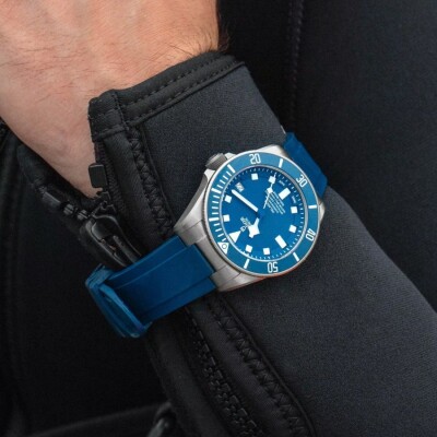 Montre TUDOR Pelagos disque bleu mat en céramique, bracelet en titane
