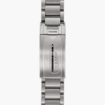 Montre TUDOR Pelagos disque bleu mat en céramique, bracelet en titane