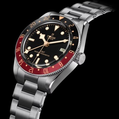 Montre TUDOR Black Bay 58 GMT, boîtier en acier, 39 mm, lunette noire et bordeaux