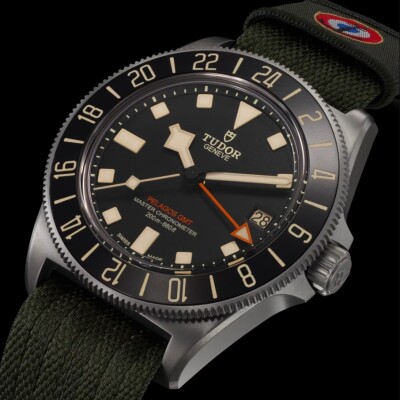 Montre TUDOR Pelagos FXD GMT, boîtier 42 mm en titane, bracelet en tissu vert