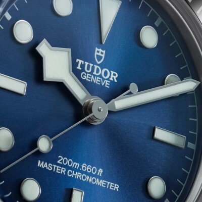 Montre TUDOR Black Bay 68, boîtier en acier, 43 mm, cadran bleu