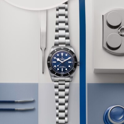Montre TUDOR Black Bay 68, boîtier en acier, 43 mm, cadran bleu