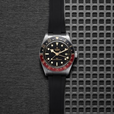 Montre TUDOR Black Bay 58 GMT, boîtier en acier, 39 mm, bracelet en caoutchouc