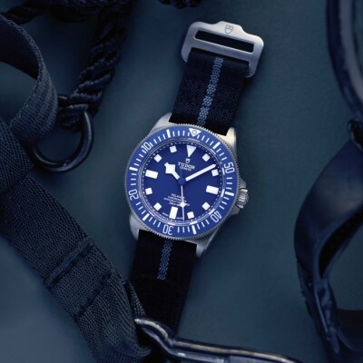 Montre TUDOR Pelagos FXD lunette tournante bidirectionnelle, bracelet en tissu bleu marine