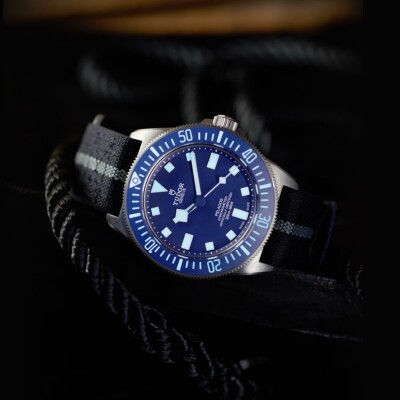 Montre TUDOR Pelagos FXD lunette tournante bidirectionnelle, bracelet en tissu bleu marine