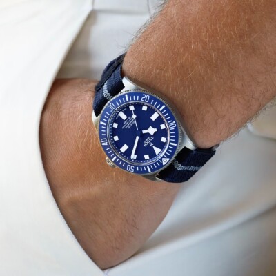 Montre TUDOR Pelagos FXD lunette tournante bidirectionnelle, bracelet en tissu bleu marine