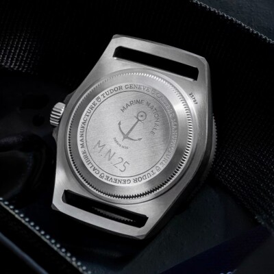 Montre TUDOR Pelagos FXD lunette tournante bidirectionnelle, bracelet en tissu bleu marine