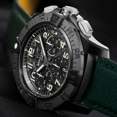 Montre Breitling Avenger Automatic GMT 44 Night Mission