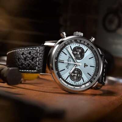 Montre Breitling Top Time B01 Triumph