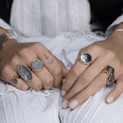 Bague Ginette NY MINI EVER en or rose et nacre noire