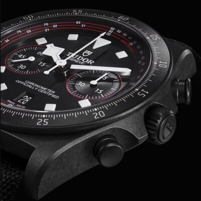 Montre TUDOR Pelagos FXD Chrono, boîtier 43 mm en composite de carbone, bracelet en tissu noir