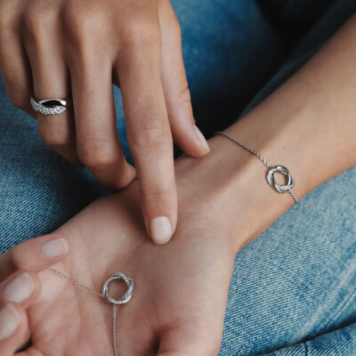 Bague Poiray Tresse Moyen Modèle en blanc et diamants