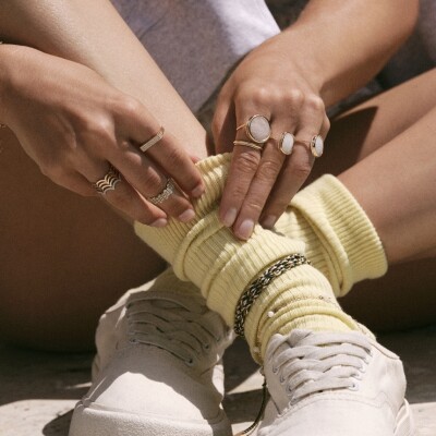 Bague Ginette NY DISC RINGS en or rose et pierre de lune