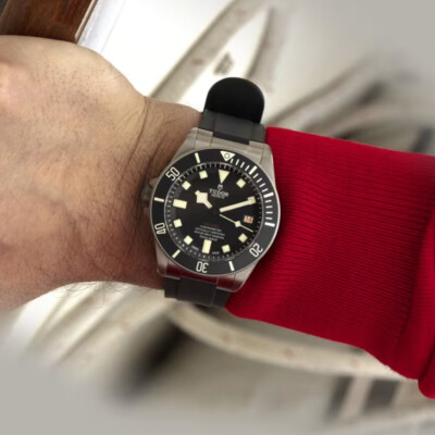 Montre TUDOR Pelagos lhd disque noir mat en céramique, bracelet en titane