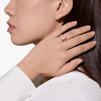 Bague Pomellato Nudo Classic en or rose, or blanc, diamants cognac, calcédoine et quartz rose