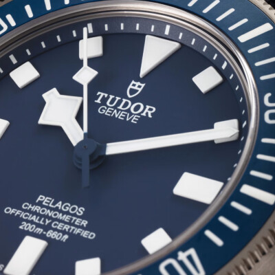 Montre TUDOR Pelagos FXD lunette tournante bidirectionnelle, bracelet en tissu bleu marine