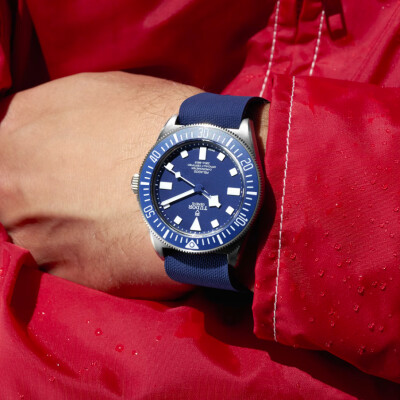 Montre TUDOR Pelagos FXD lunette tournante bidirectionnelle, bracelet en tissu bleu marine
