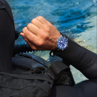 Montre TUDOR Pelagos FXD lunette tournante bidirectionnelle, bracelet en tissu bleu marine
