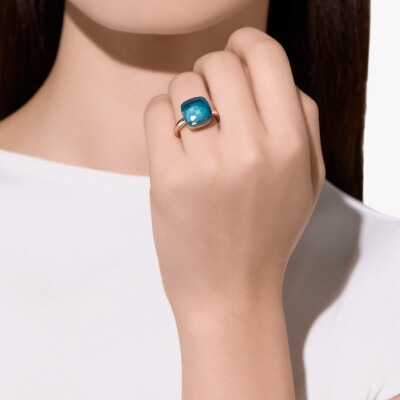 Bague Pomellato Nudo Maxi en or rose, or blanc et topaze Blue London