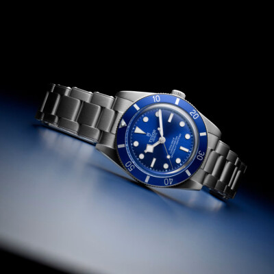 Montre TUDOR  Black Bay 54 boîtier en acier, 37 mm, bracelet en acier