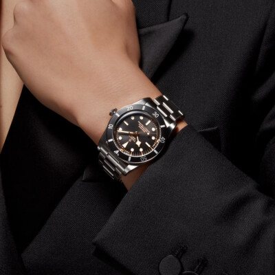 Montre TUDOR Black Bay 54 boîtier en acier, 37 mm, bracelet en acier