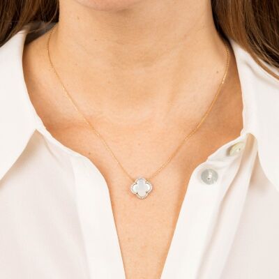 Collier Morganne Bello Victoria trèfle en or jaune, nacre blanche et diamants