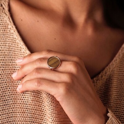 Bague Ginette NY DISC RING EVER en or rose et oeil de tigre