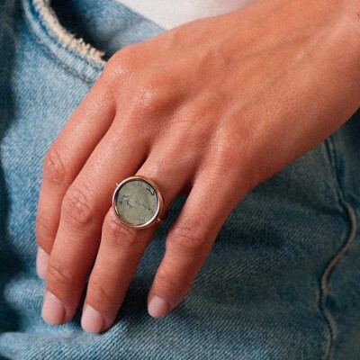 Bague Ginette NY DISC RING en or rose et pyrite