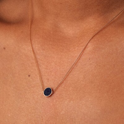 Collier Ginette NY MINI EVER DISC en or rose et pierre de sable bleue
