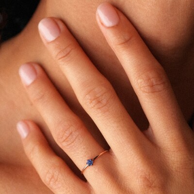 Bague Ginette NY MINI STAR en or rose et saphirs