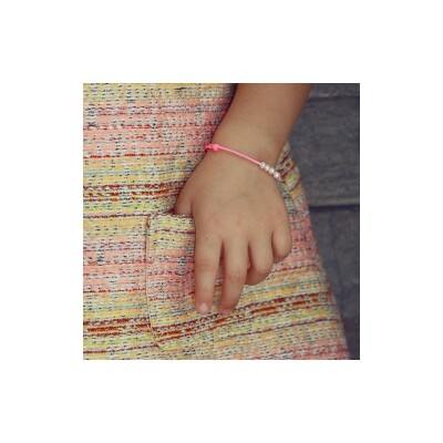 Bracelet Claverin Baby little treasures sur cordon bleu marine et perles blanches, taille bébé