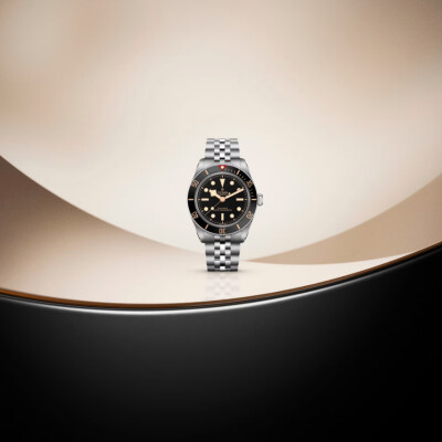 Montre TUDOR  Black Bay 58 boîtier en acier, 39 mm, bracelet en acier